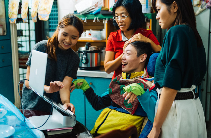 急著微笑的腦麻天使