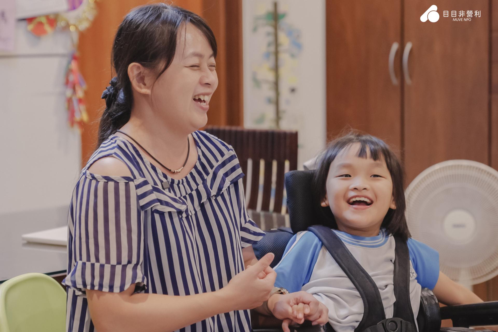 眼動課的影像紀錄，陪伴爸爸媽媽看見孩子自主表達的瞬間。