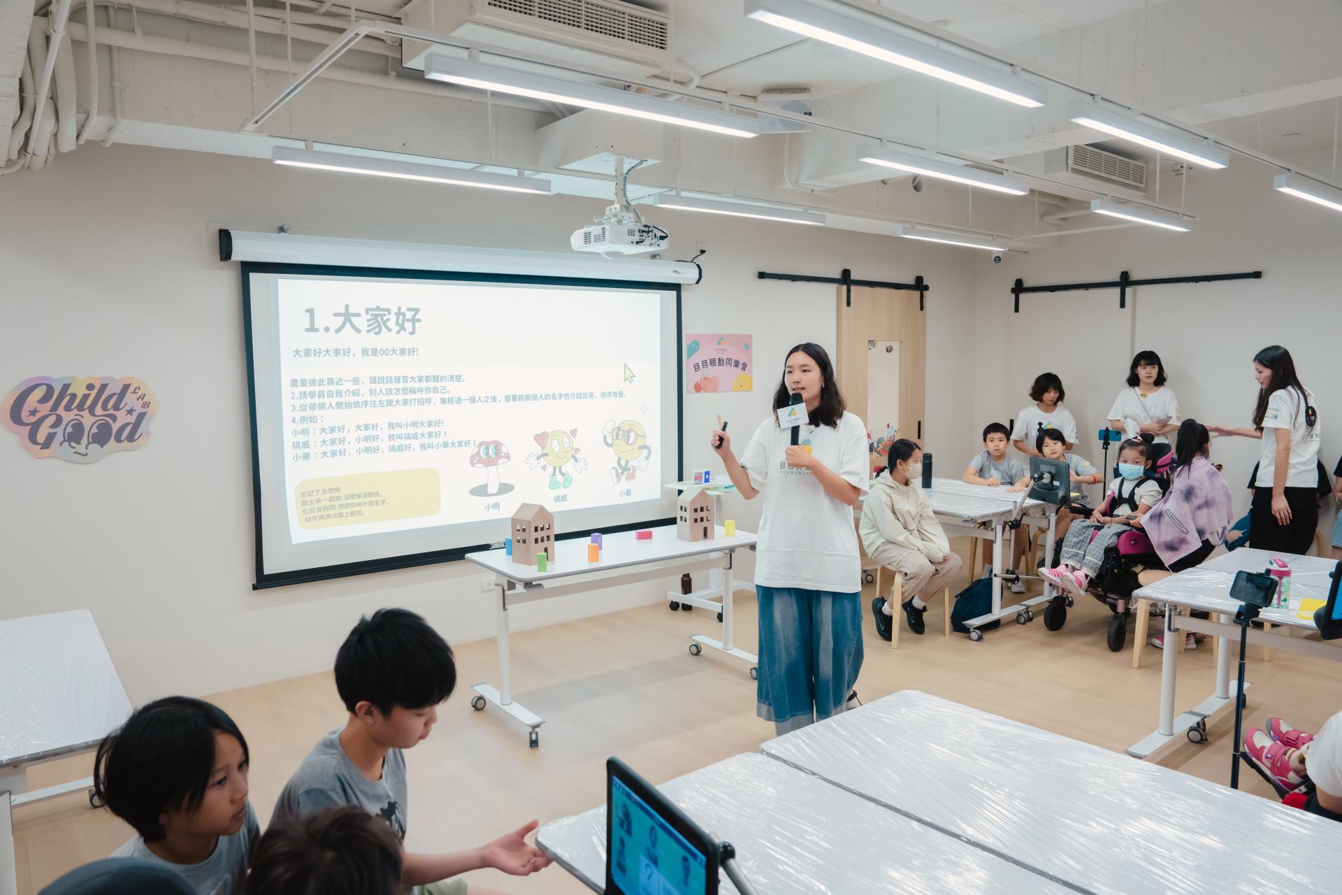 湘諭老師期待將多元表達與合作精神，融入眼動同樂會。