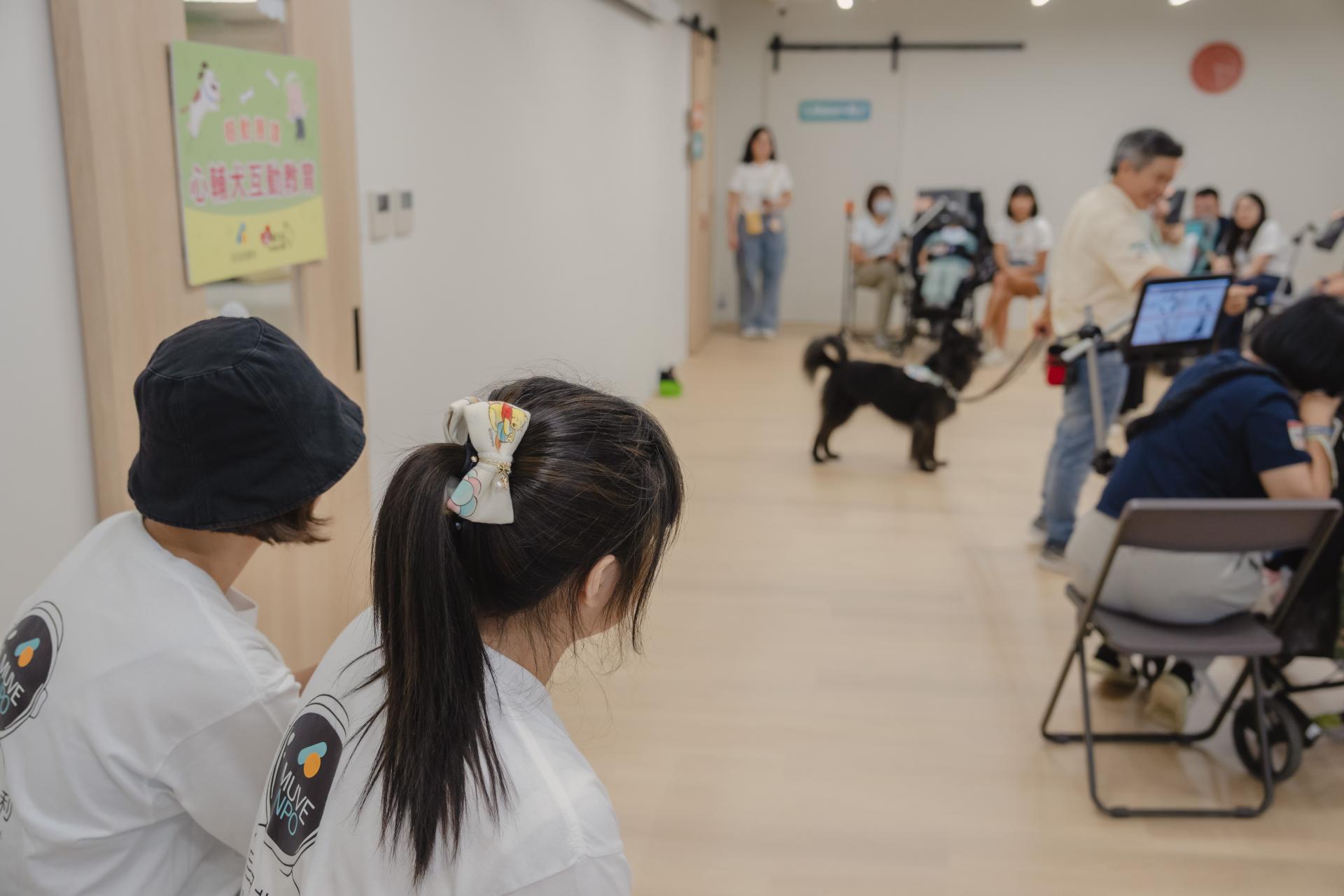 小學員最期待的：狗老師搜身，讓害怕狗狗的我大開眼界，同時看見小學員們的勇氣