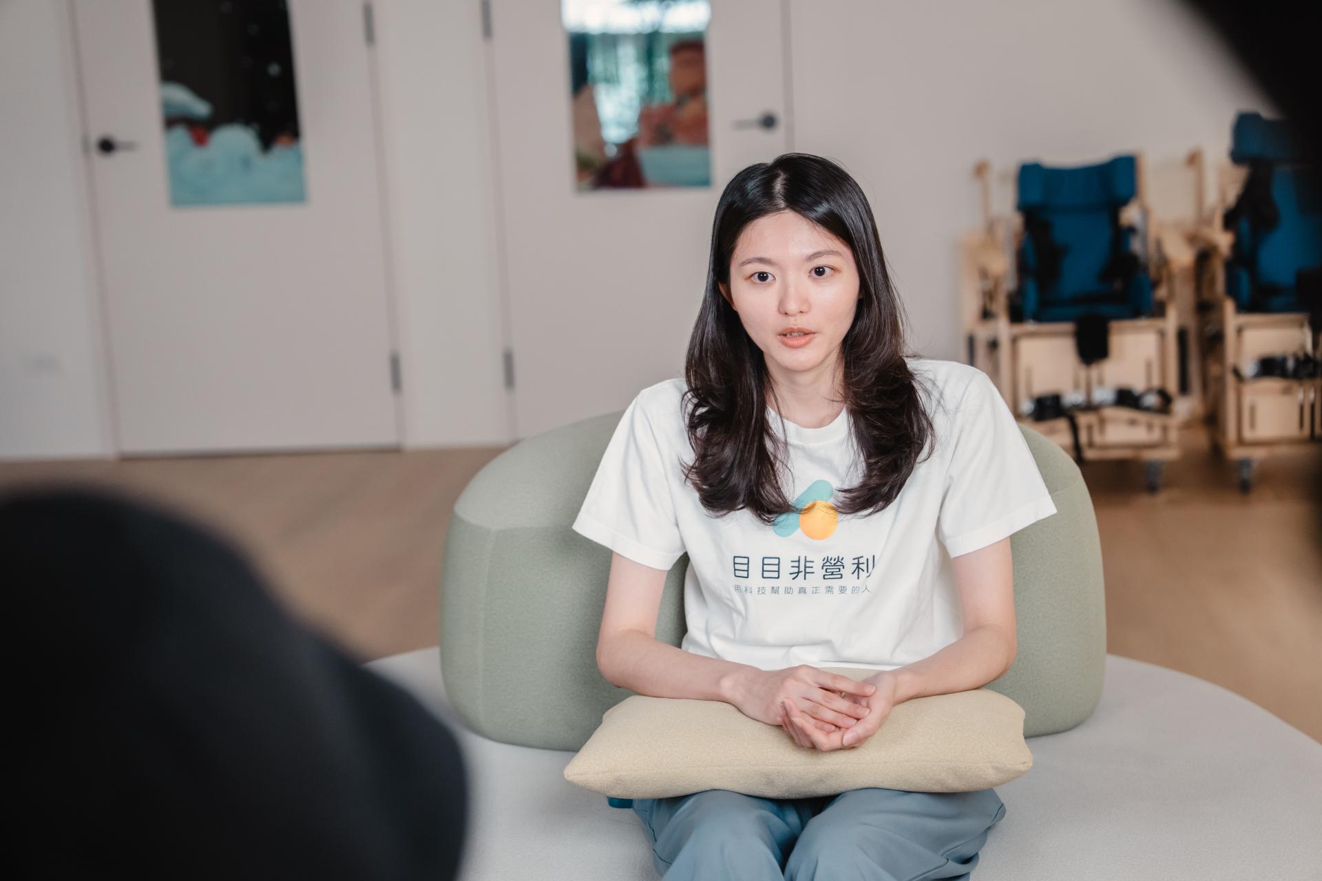 散發文靜氣質的Lily，其實帶著反骨精神，跌跌撞撞地長大成人。